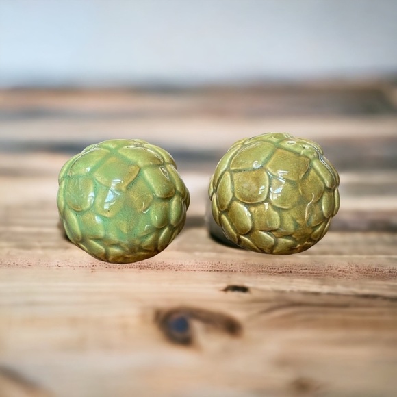 Cute Artichoke Salt and Pepper Shakers - Picture 2 of 6